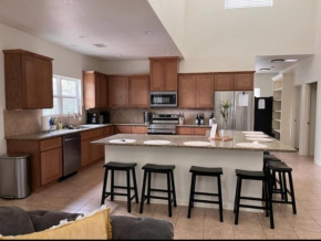 Royal Gate Retreat- quiet secluded private home